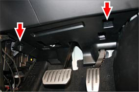 Assembly - Cover - Footwell - RH (RHD) (Remove and Replace)